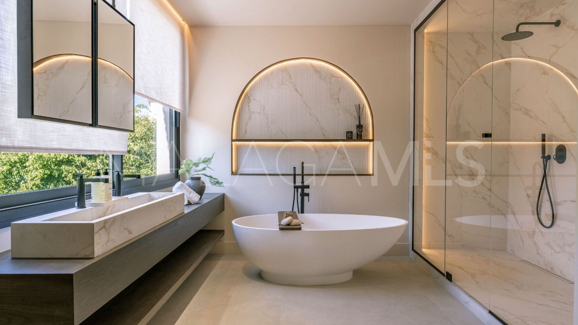 Se vende villa in Nueva Andalucia with 5 bedrooms