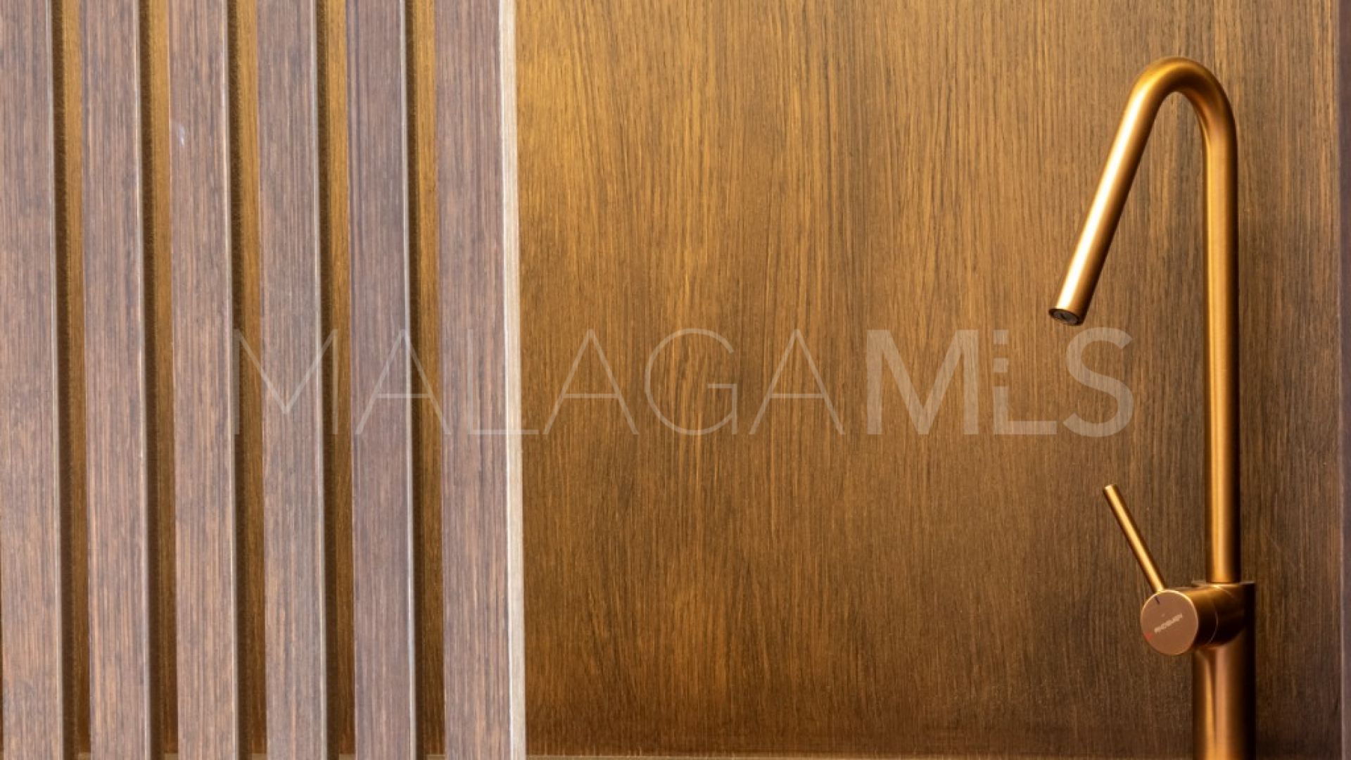 Se vende villa in Nueva Andalucia with 5 bedrooms