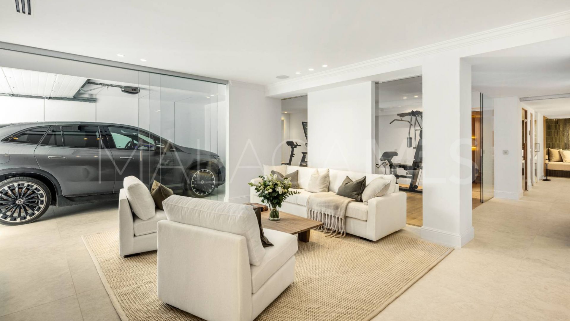 Villa for sale in Nueva Andalucia