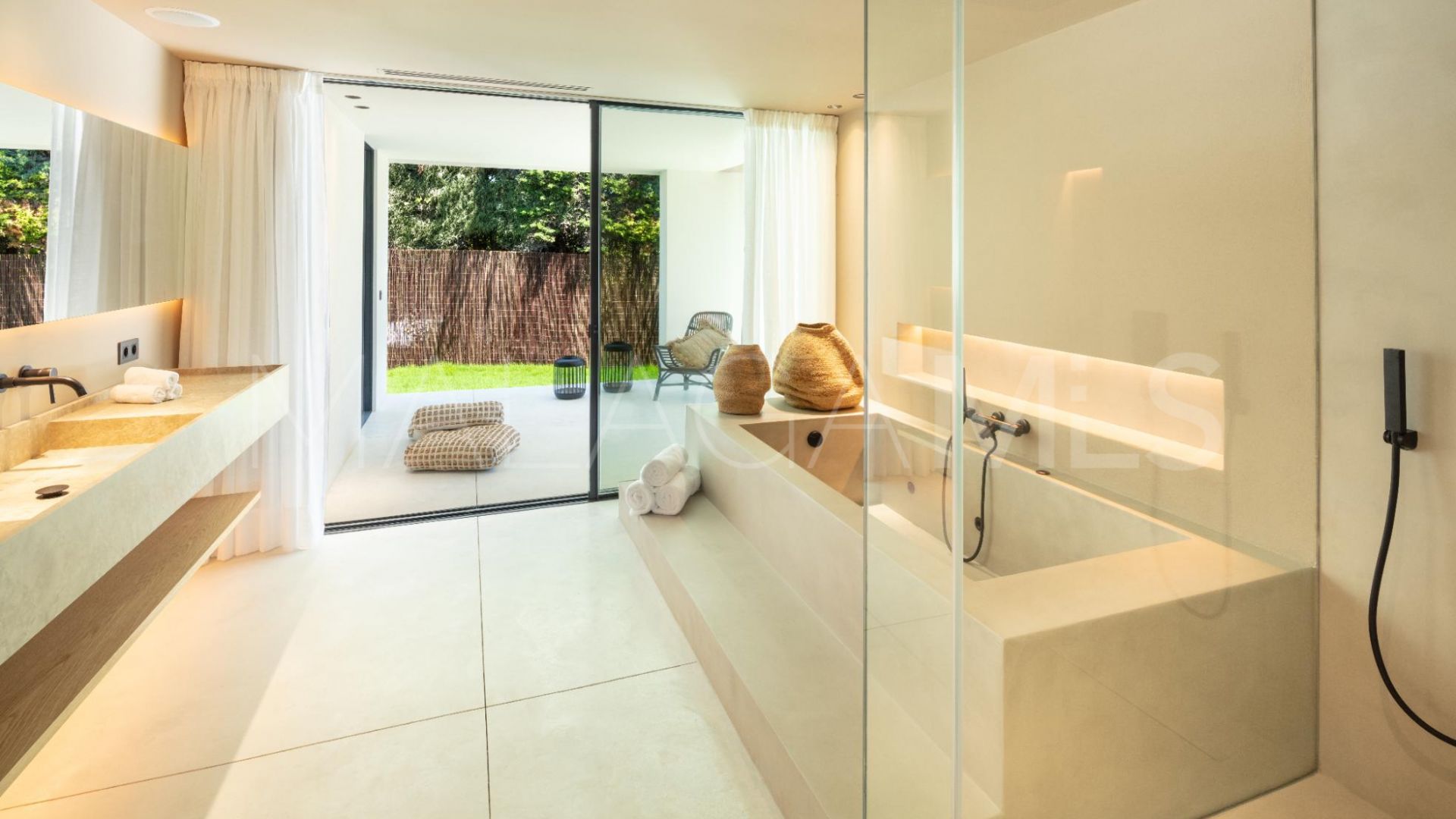 Villa a la venta de 4 bedrooms in Nueva Andalucia