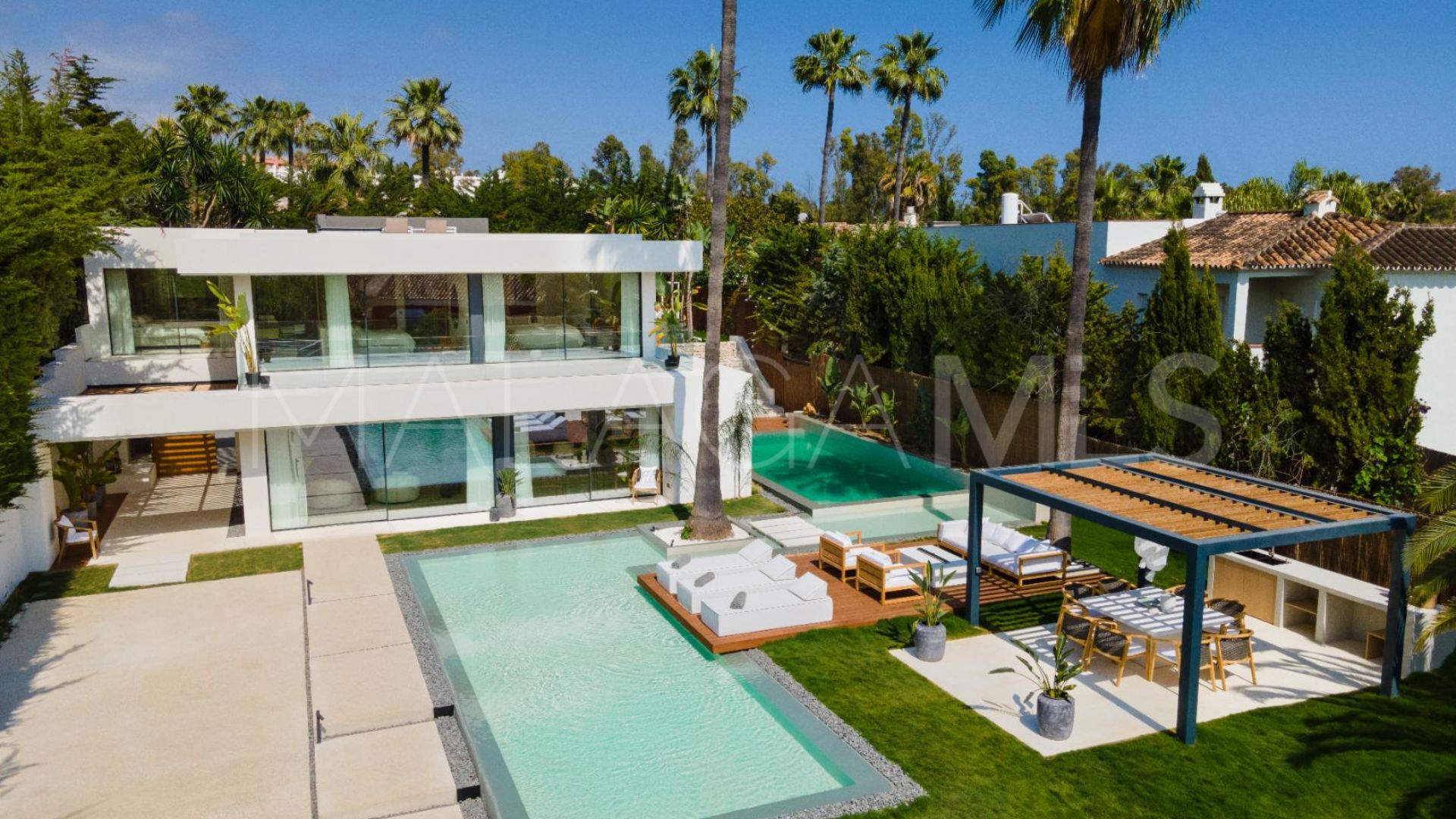 Villa a la venta de 4 bedrooms in Nueva Andalucia