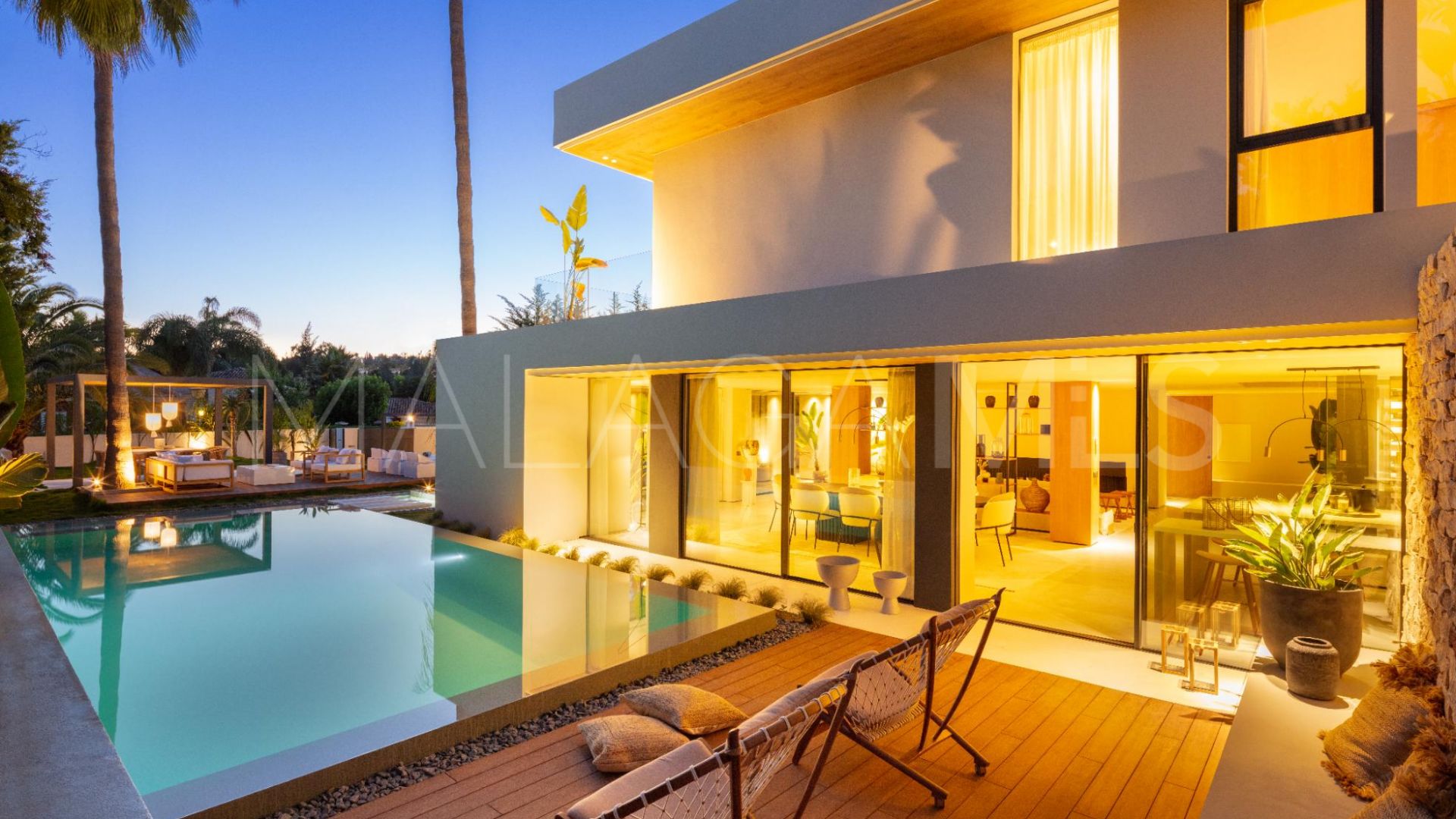 Villa a la venta de 4 bedrooms in Nueva Andalucia