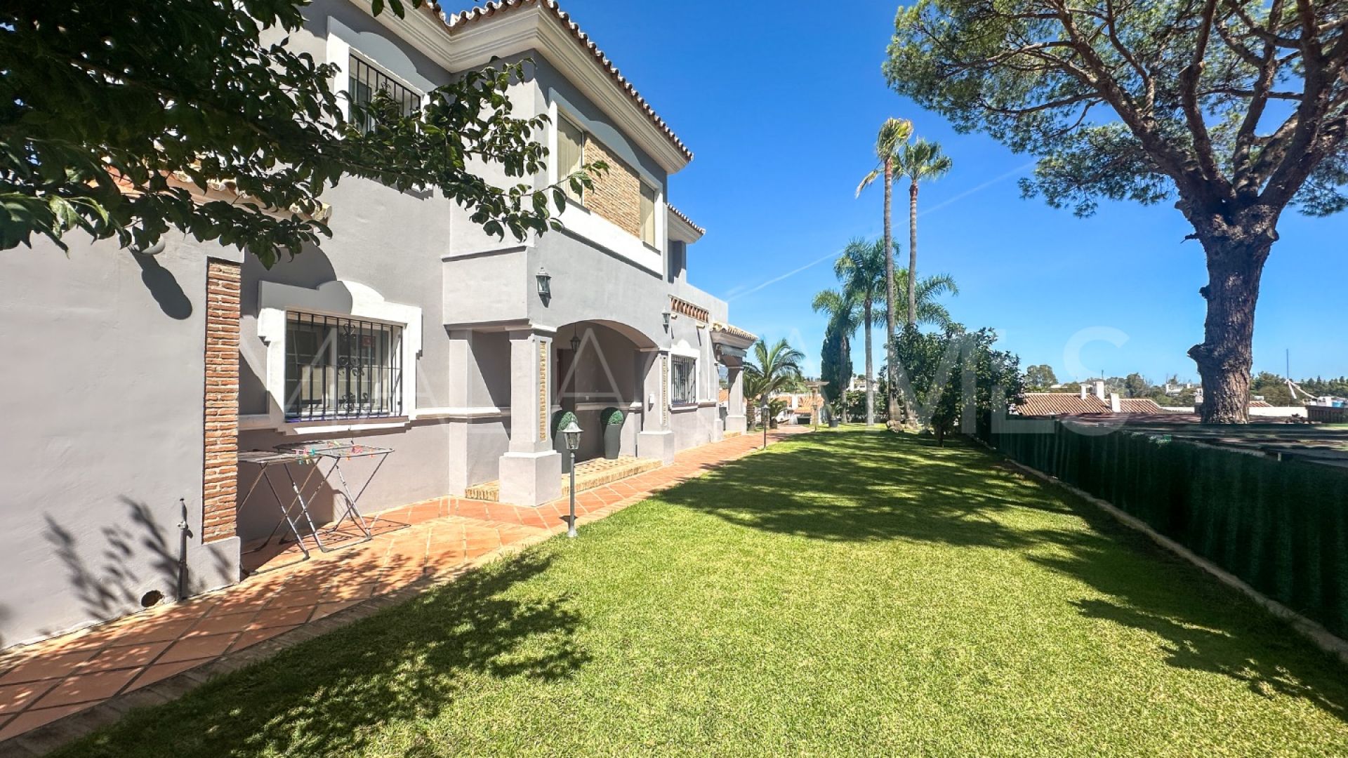 Buy villa in Monte Biarritz