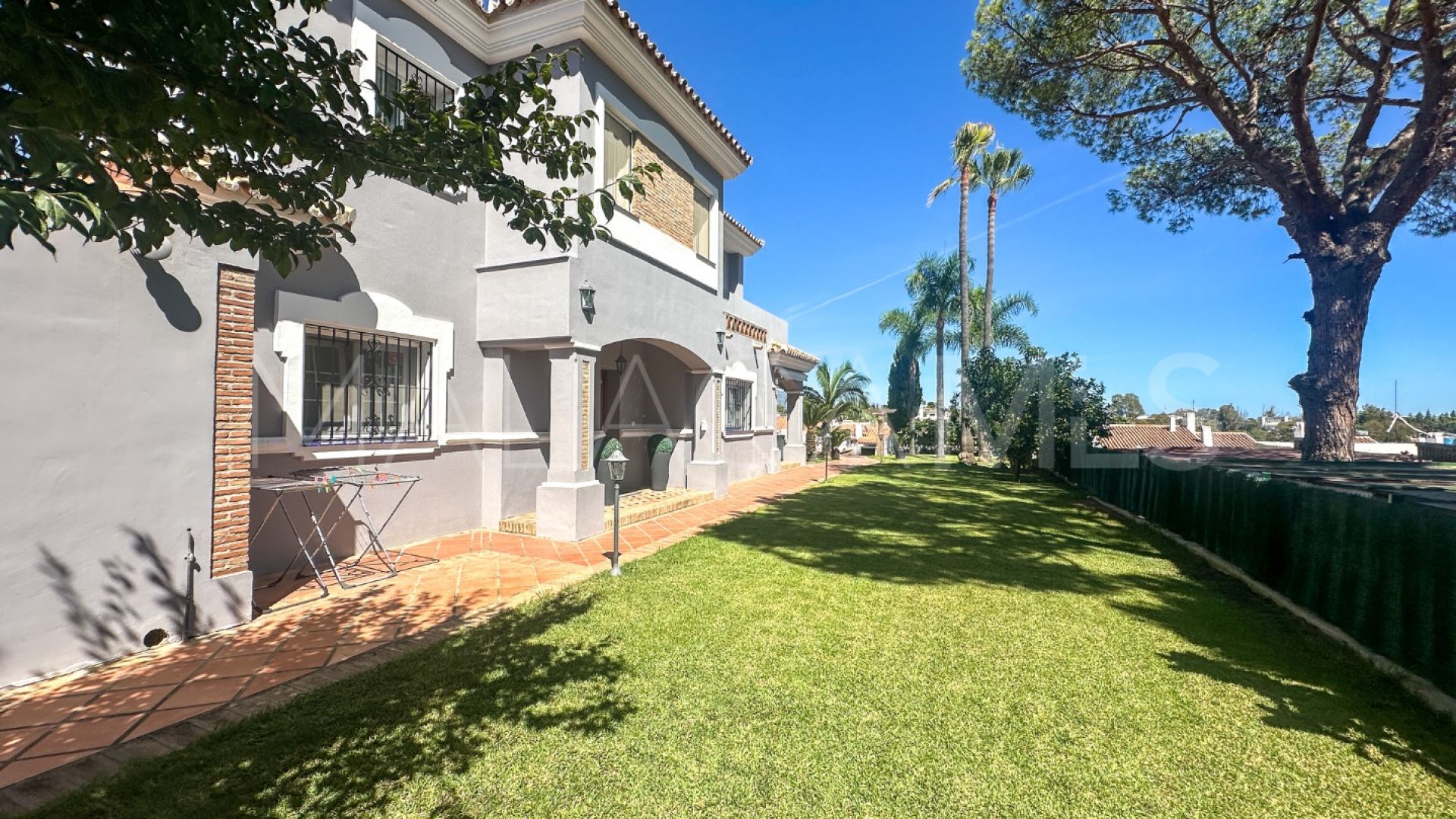 Buy villa in Monte Biarritz