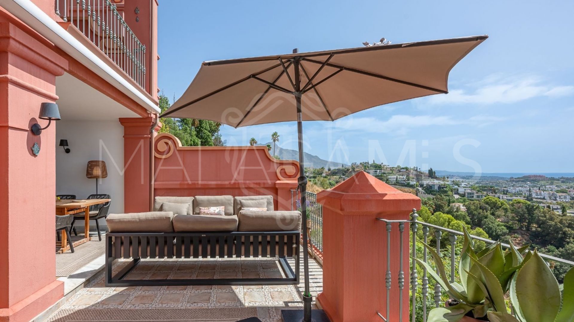 Buy duplex with 4 bedrooms in La Quinta