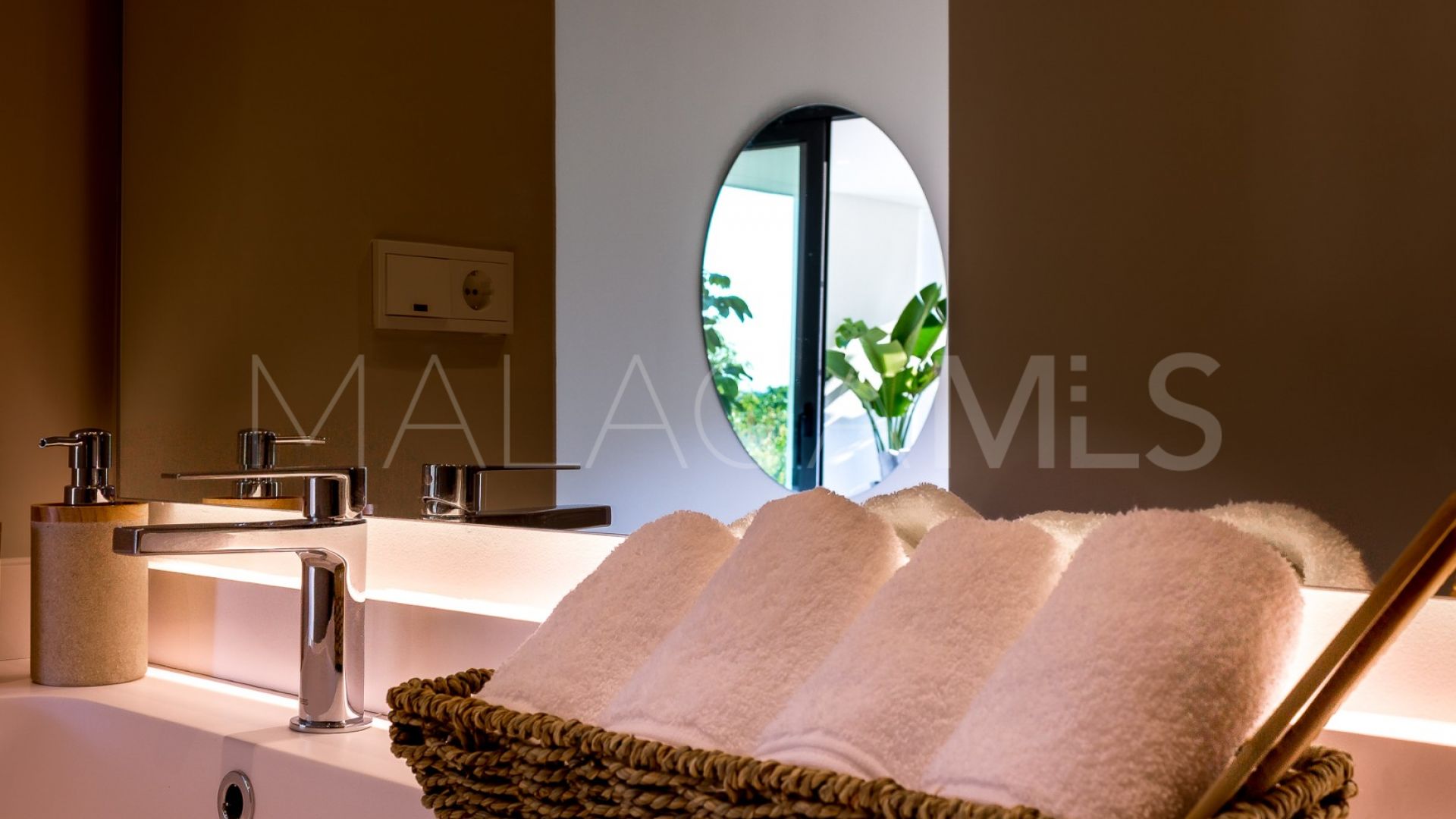 For sale penthouse in Azahar de Estepona with 4 bedrooms