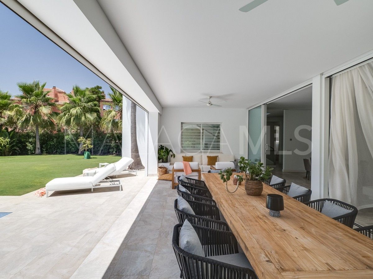 Villa for sale in Guadalmina Baja