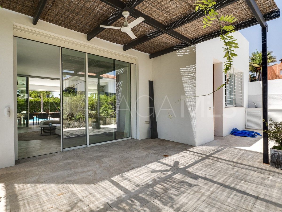 Villa for sale in Guadalmina Baja