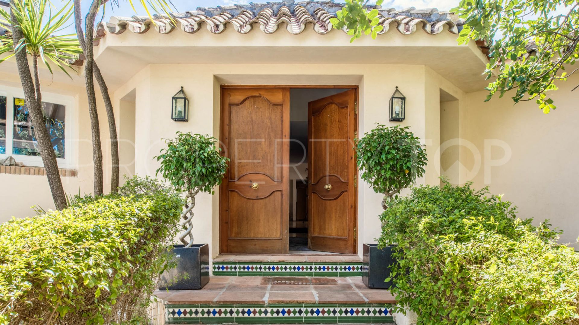 For sale villa in Los Almendros with 4 bedrooms
