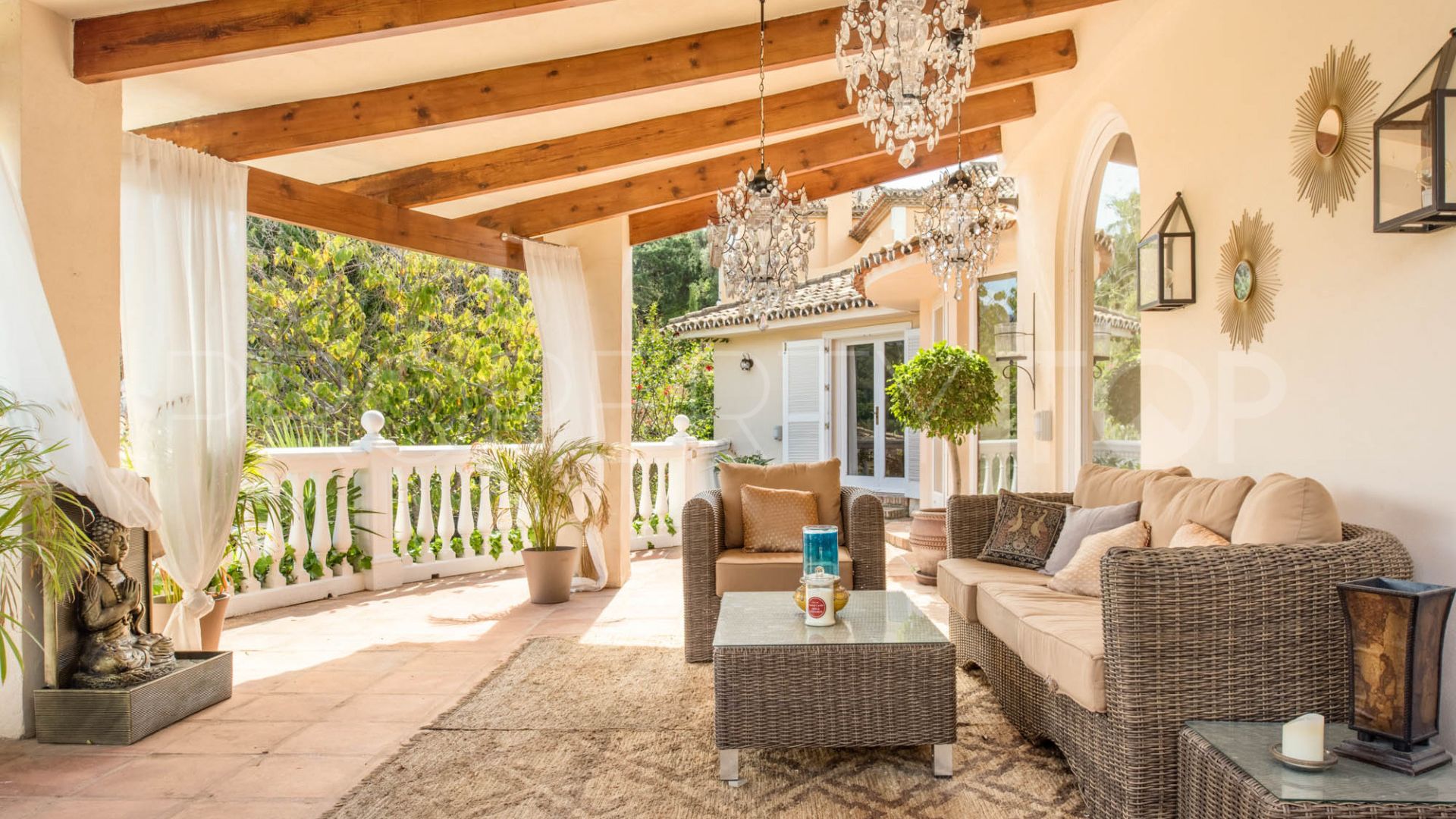 For sale villa in Los Almendros with 4 bedrooms