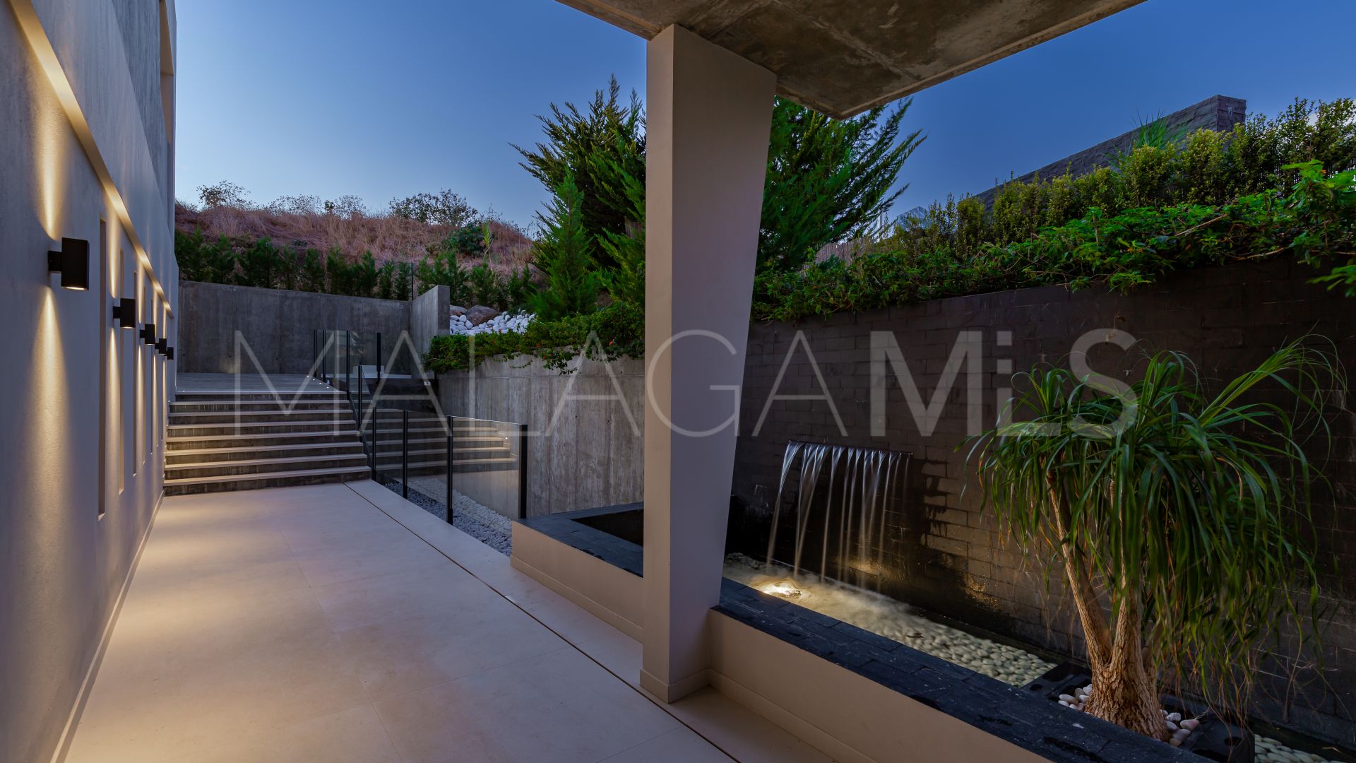 Villa for sale in Nueva Andalucia