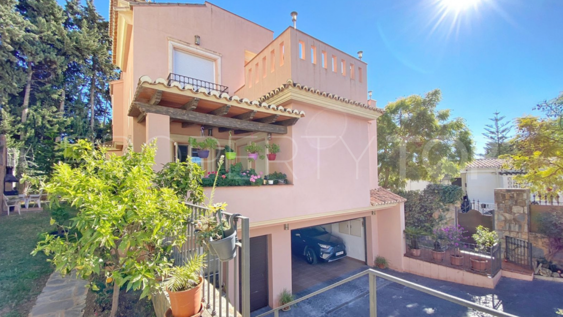 Marbella City 5 bedrooms villa for sale