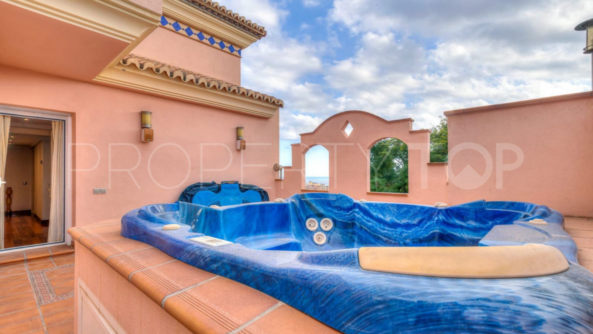 Marbella City 5 bedrooms villa for sale