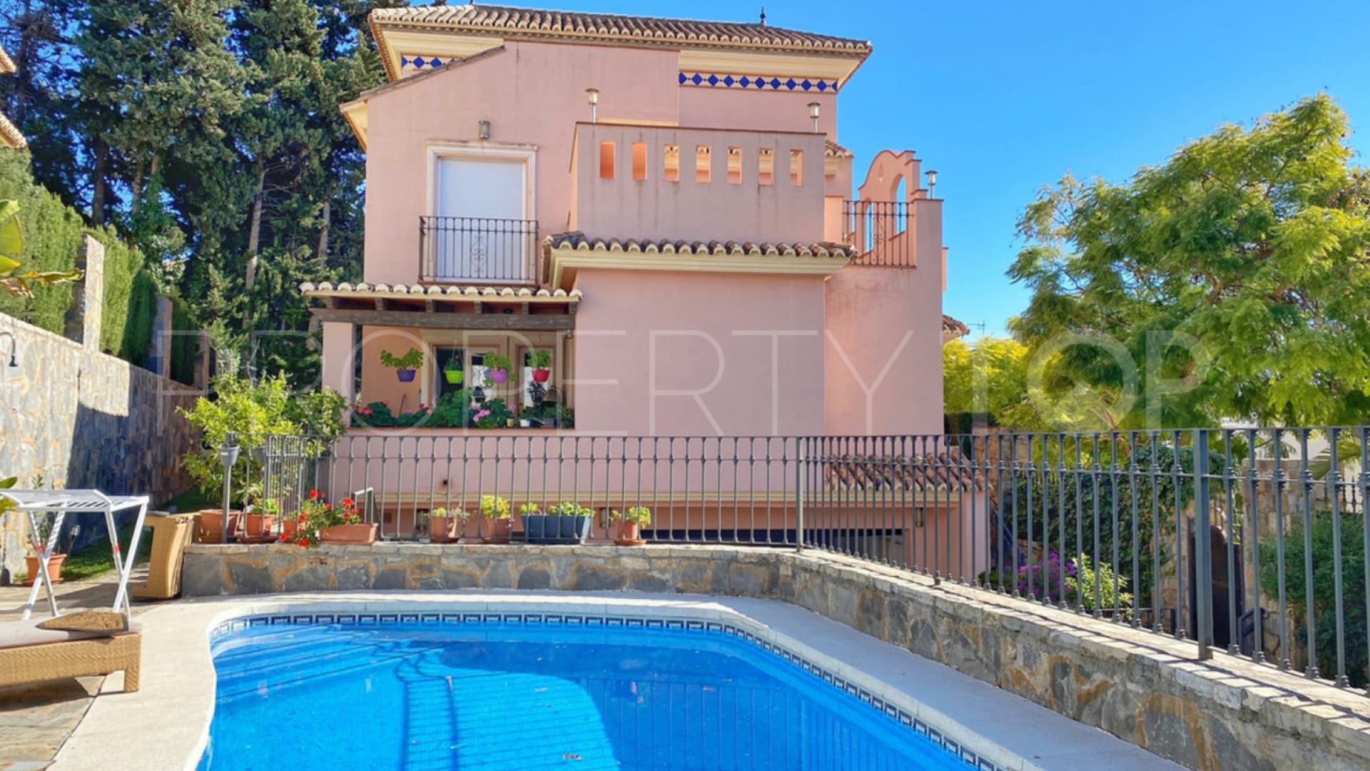 Marbella City 5 bedrooms villa for sale