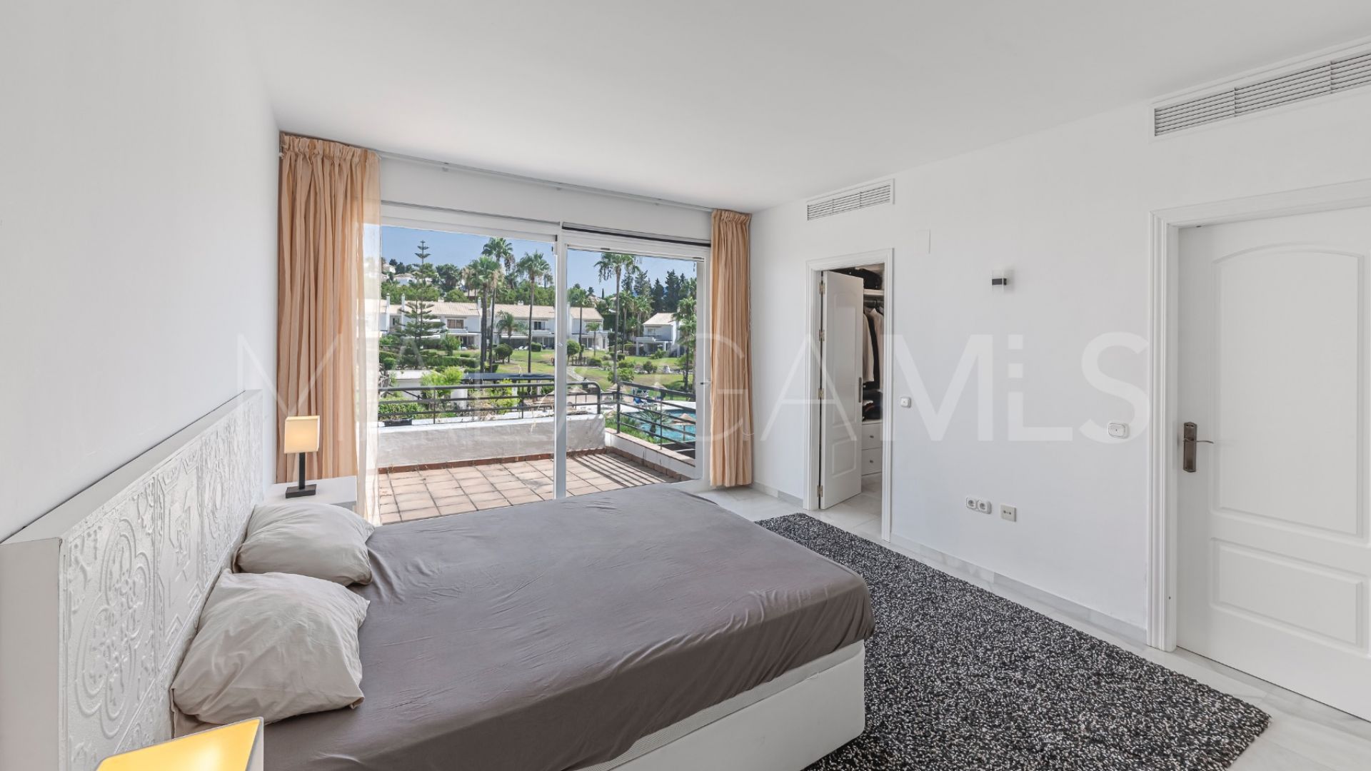 Adosado for sale in Paraiso Park with 3 bedrooms