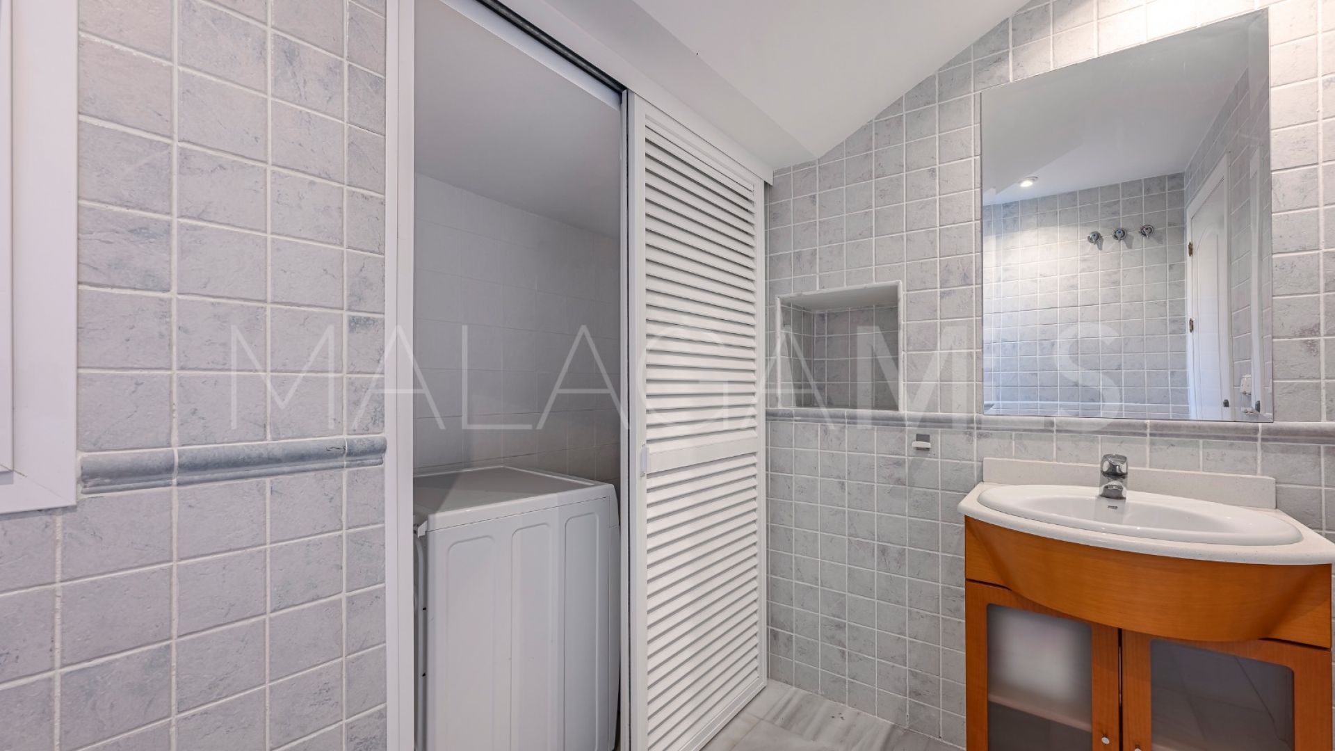 Adosado for sale in Paraiso Park with 3 bedrooms