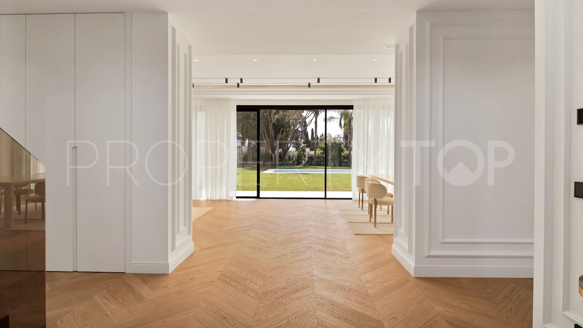 Se vende villa pareada con 6 dormitorios en Las Lomas del Marbella Club