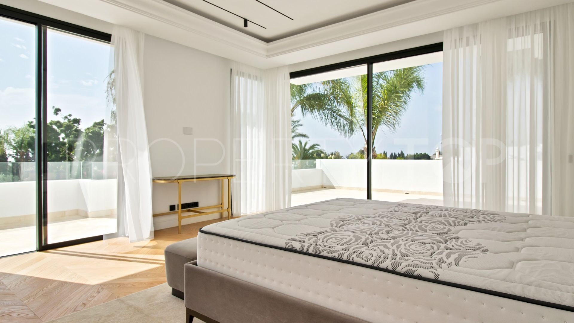 Semi detached villa for sale in Las Lomas del Marbella Club with 6 bedrooms