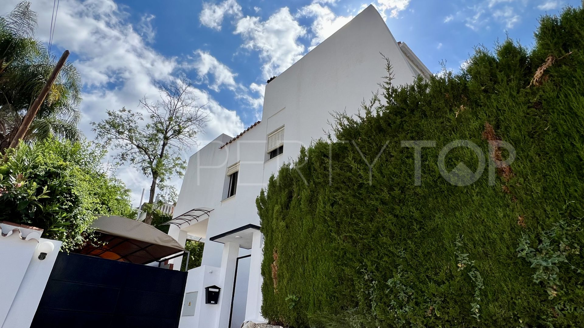 Villa con 3 dormitorios en venta en Nueva Andalucia