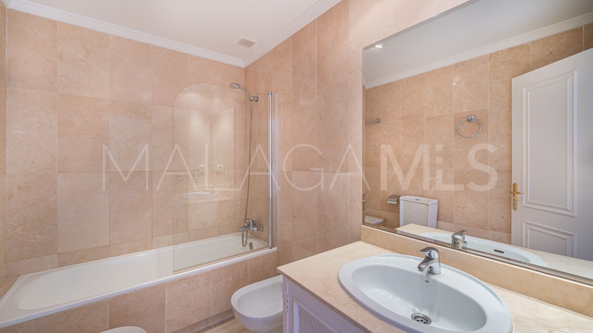 For sale 2 bedrooms duplex penthouse in Aloha Gardens