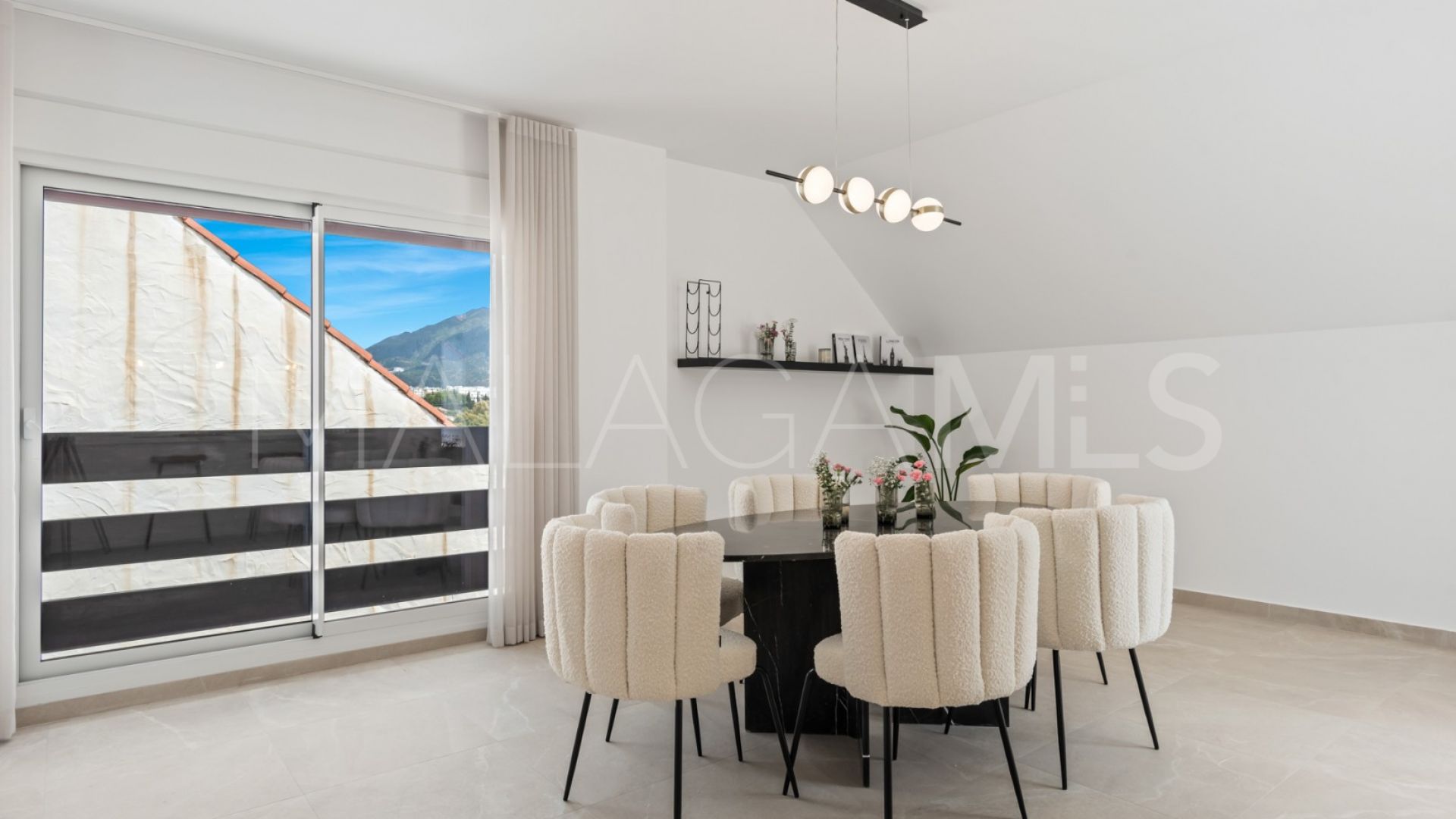 Duplex penthouse for sale in La Maestranza