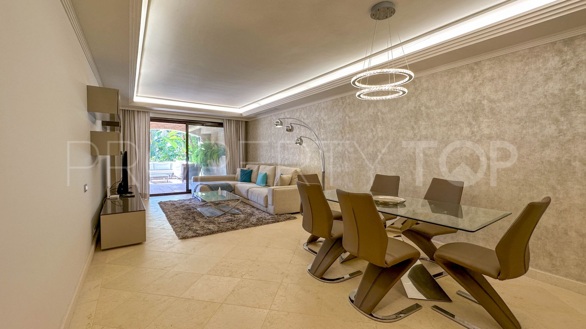Apartamento planta baja de 2 dormitorios en venta en Alhambra los Granados