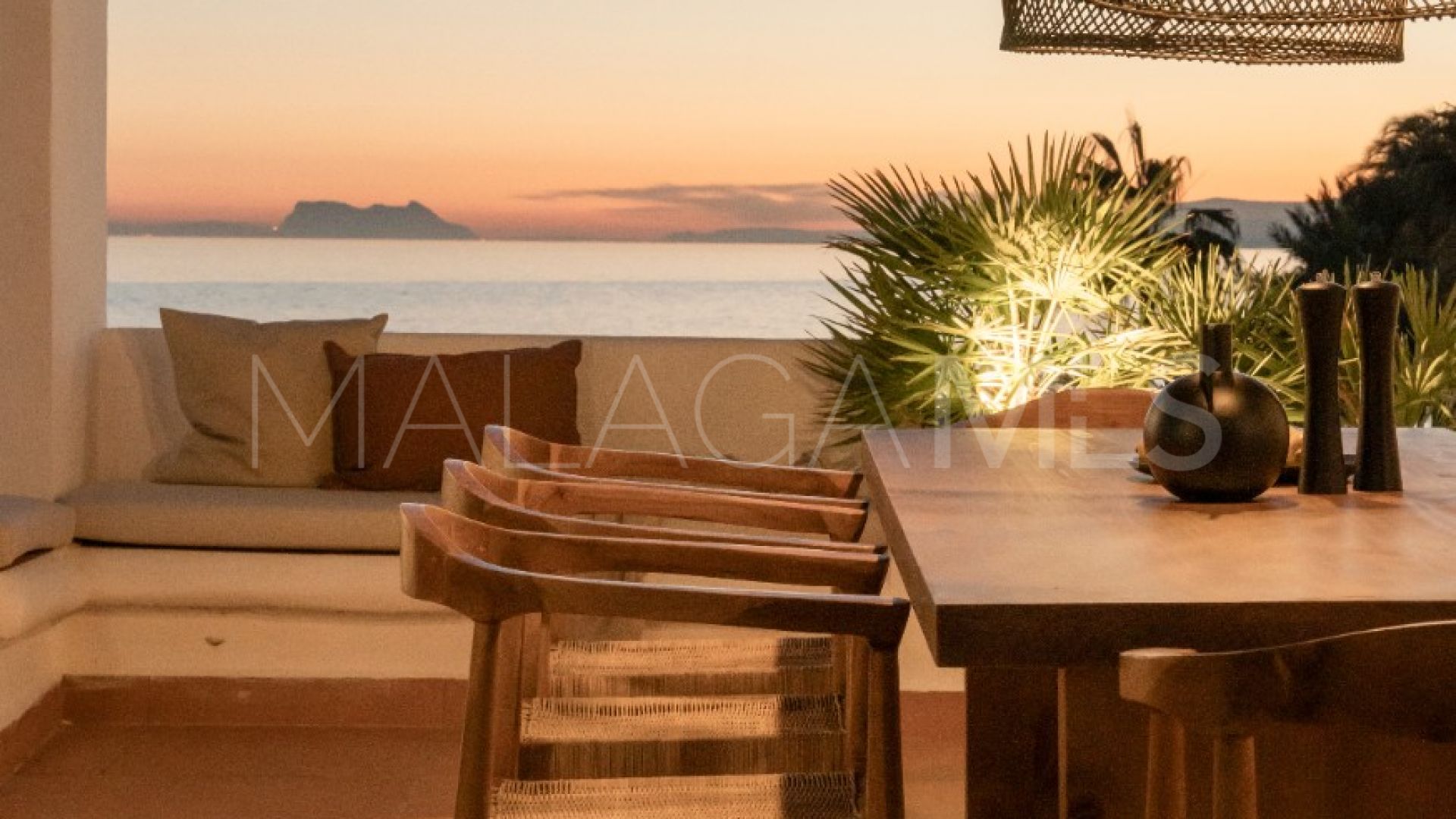 Buy atico de 2 bedrooms in Alcazaba Beach