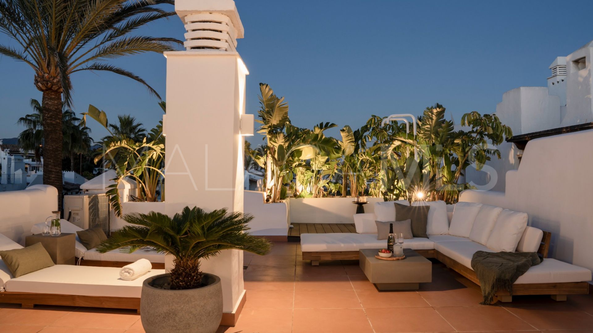 Buy atico de 2 bedrooms in Alcazaba Beach