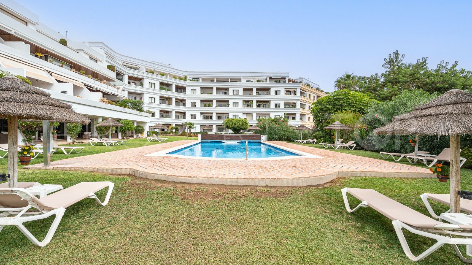 For sale ground floor apartment with 3 bedrooms in Hotel del Golf