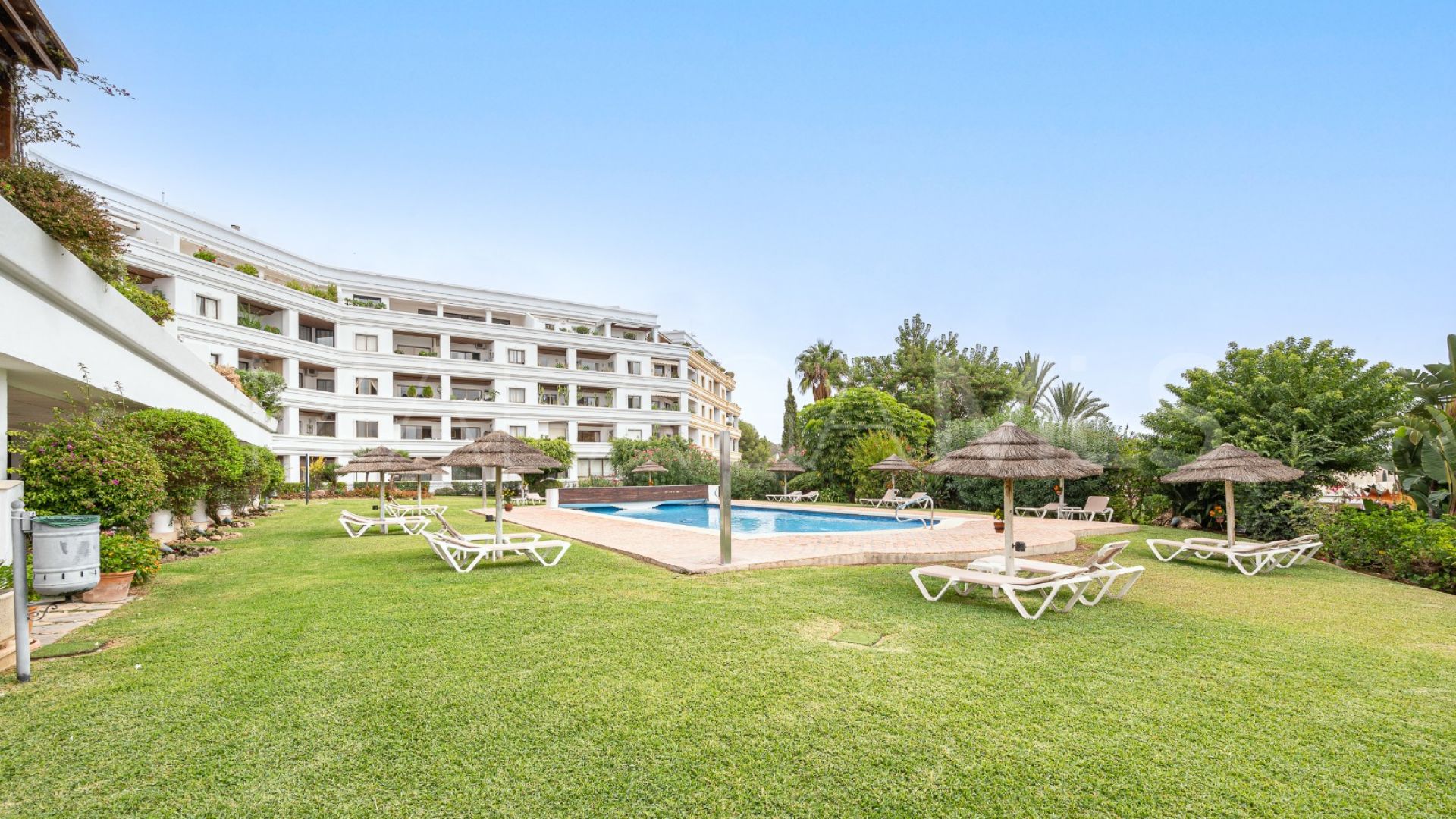 For sale ground floor apartment with 3 bedrooms in Hotel del Golf