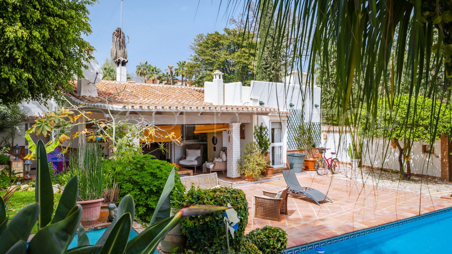 For sale villa in Nueva Andalucia