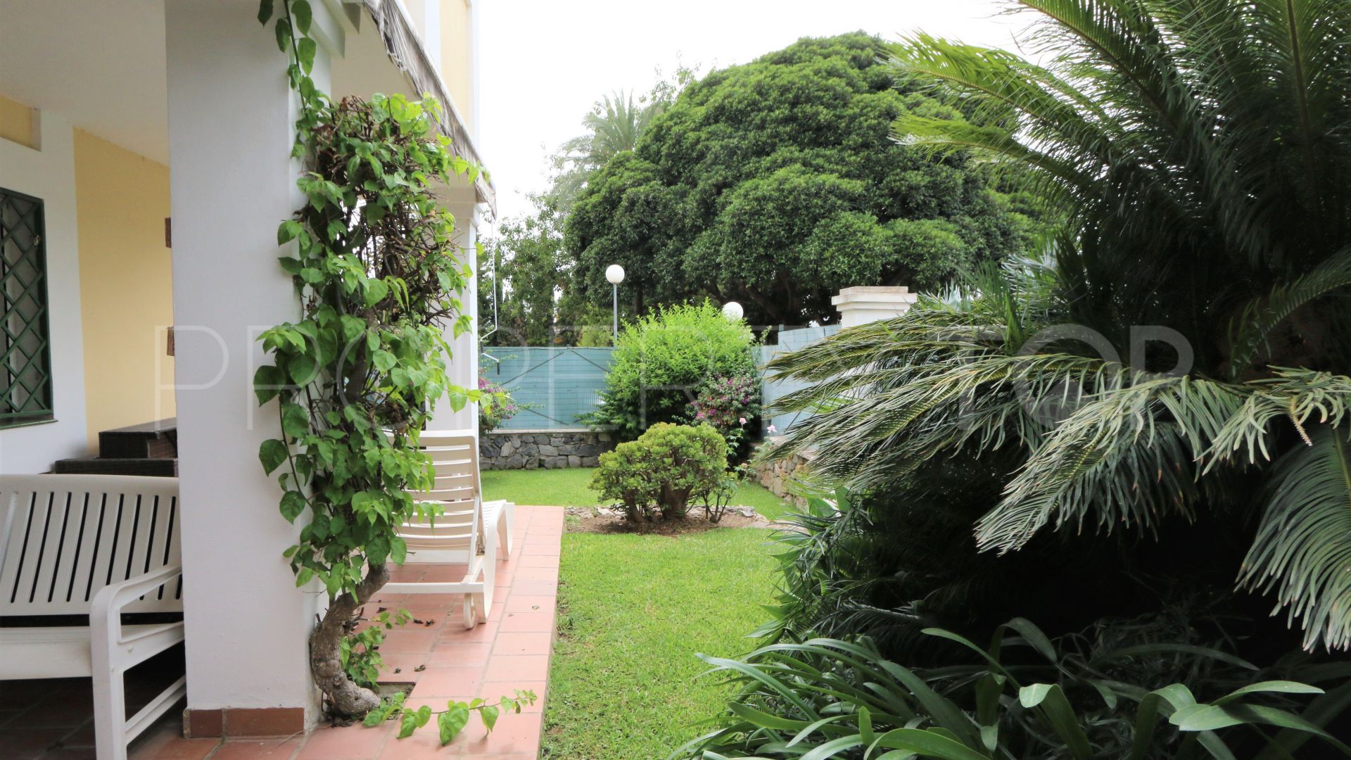 For sale Aloha Gardens 2 bedrooms ground floor apartment