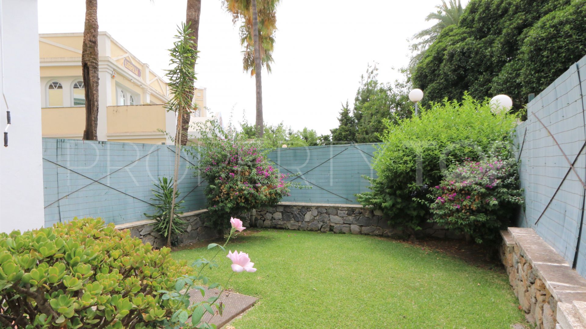 For sale Aloha Gardens 2 bedrooms ground floor apartment