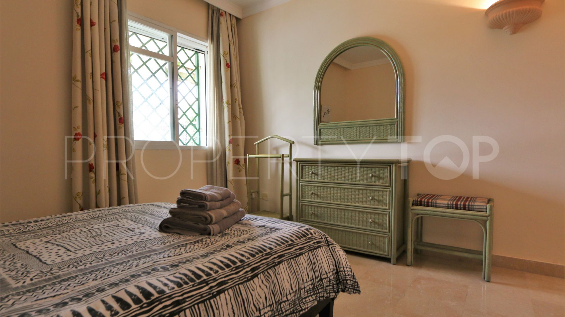 For sale Aloha Gardens 2 bedrooms ground floor apartment