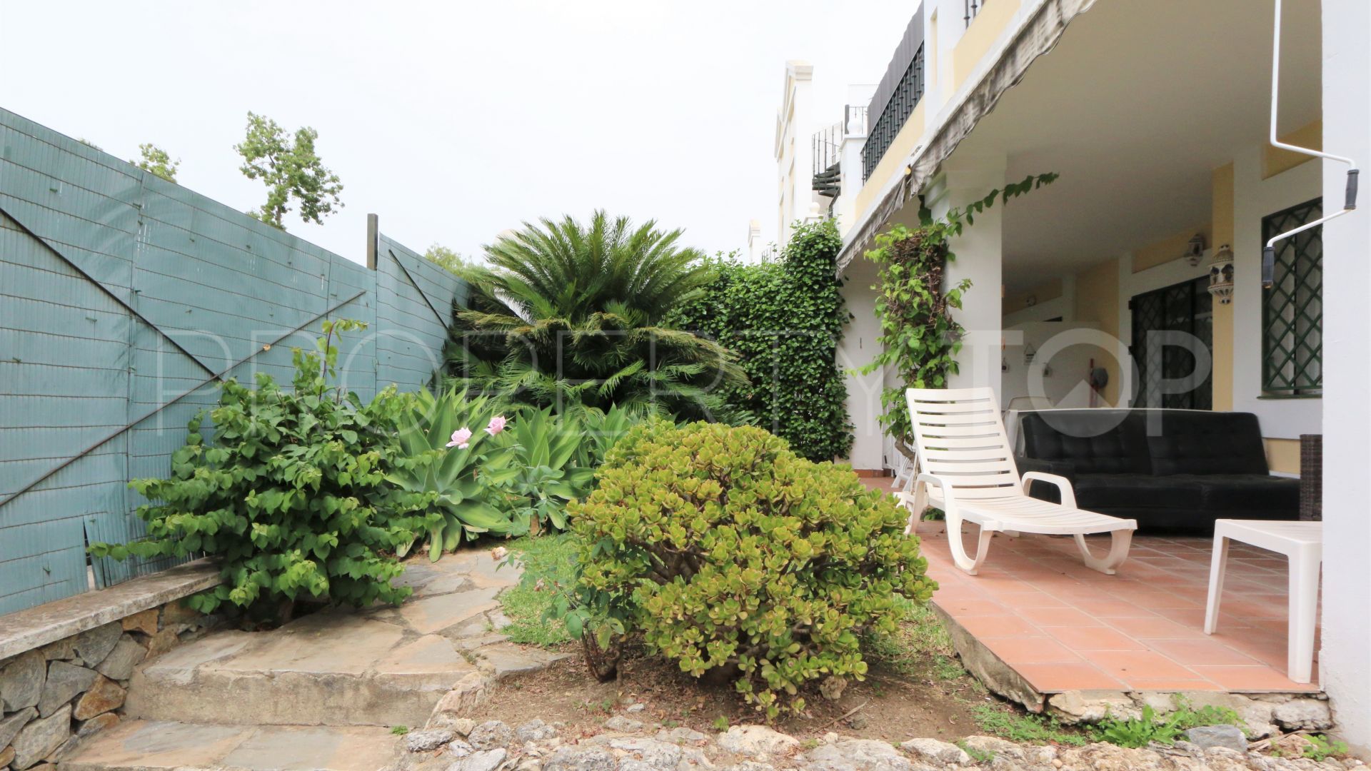 For sale Aloha Gardens 2 bedrooms ground floor apartment