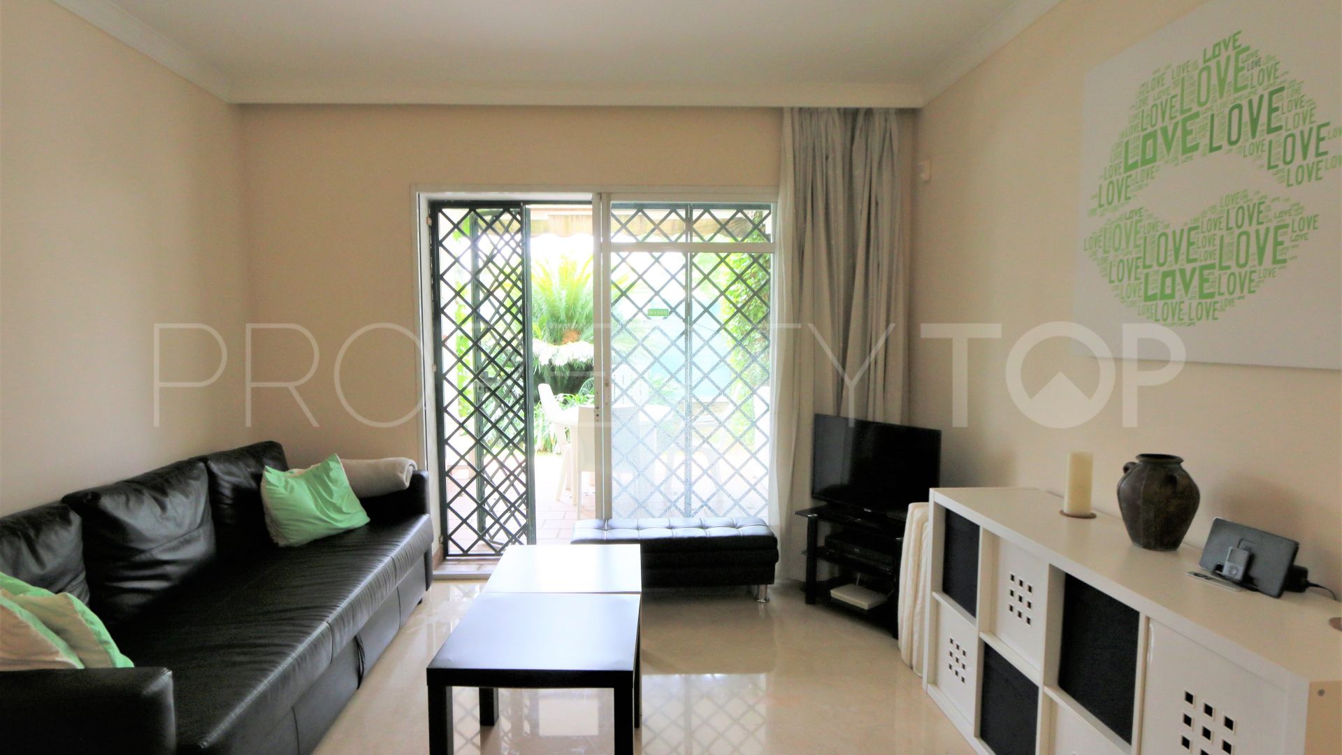 For sale Aloha Gardens 2 bedrooms ground floor apartment