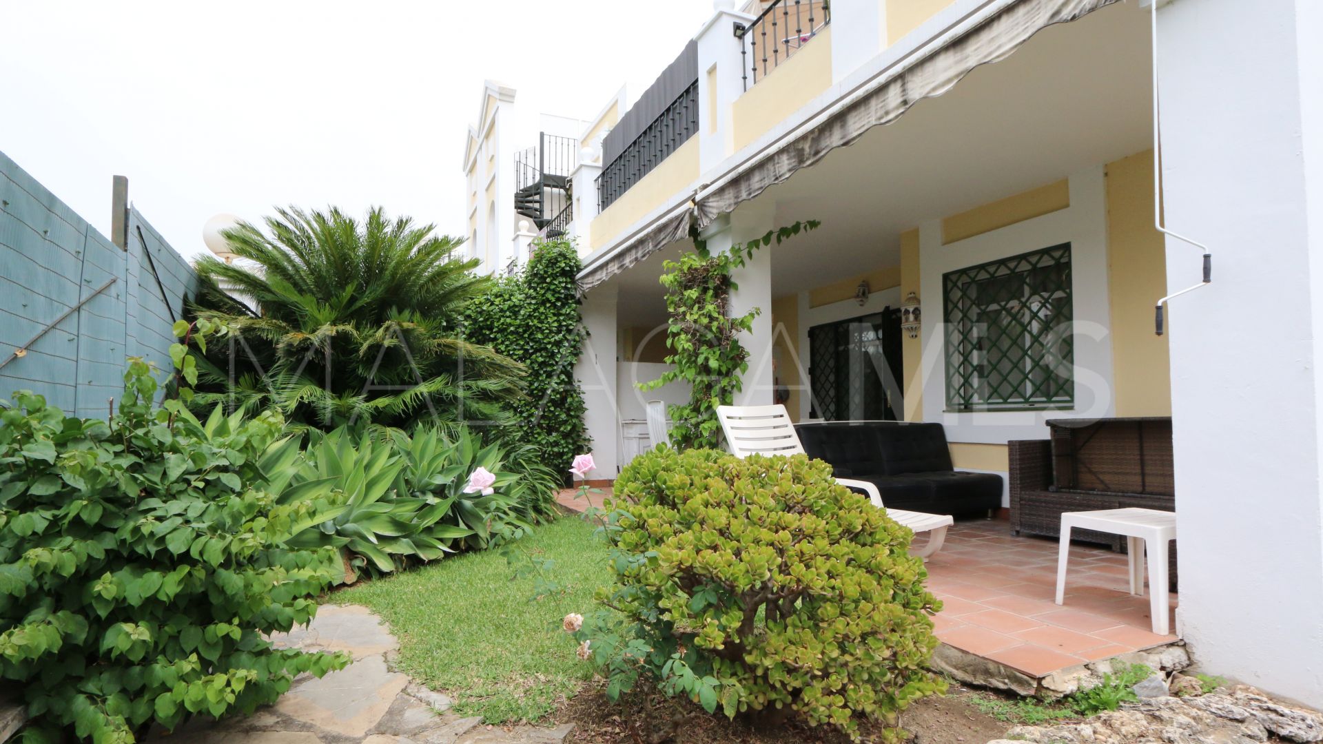 For sale Aloha Gardens 2 bedrooms ground floor apartment