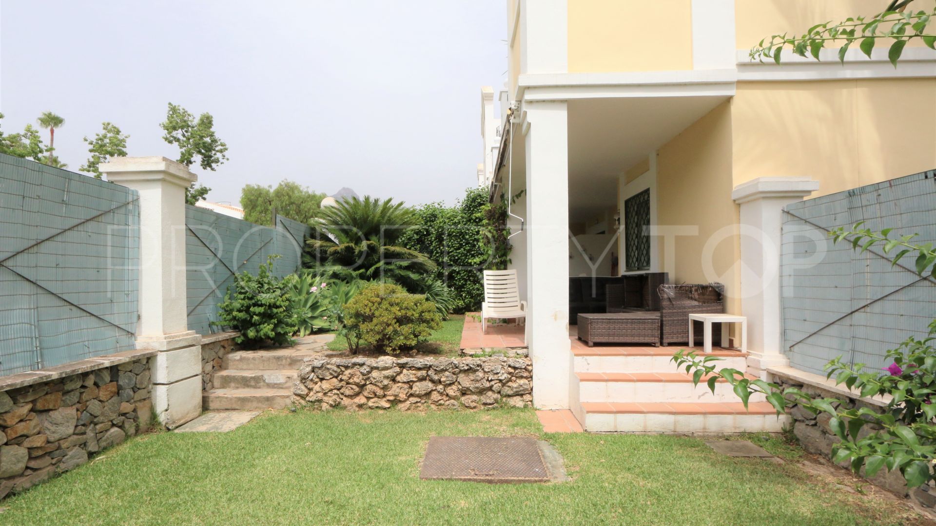 For sale Aloha Gardens 2 bedrooms ground floor apartment