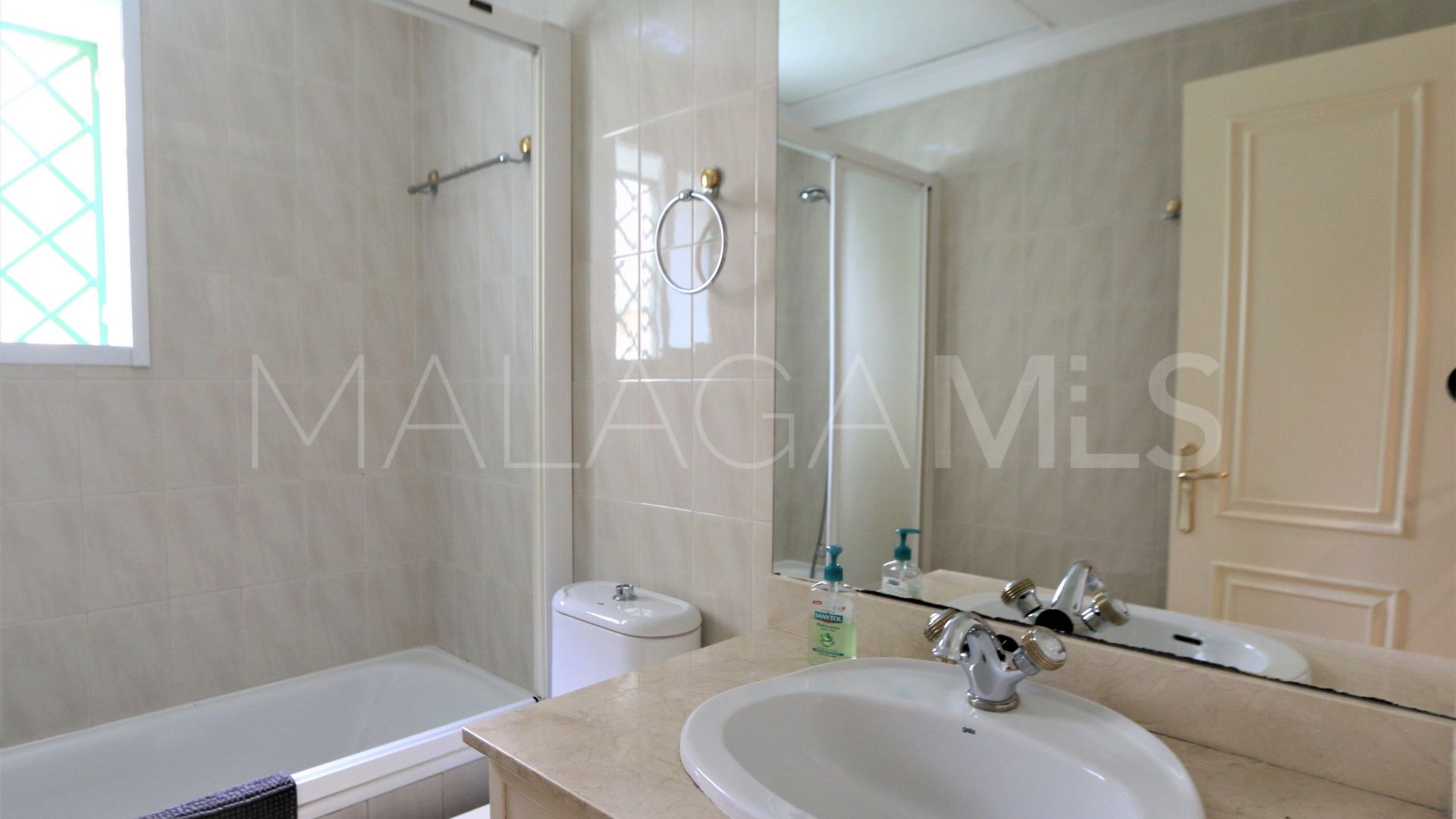 Aloha Gardens, apartamento planta baja for sale with 2 bedrooms