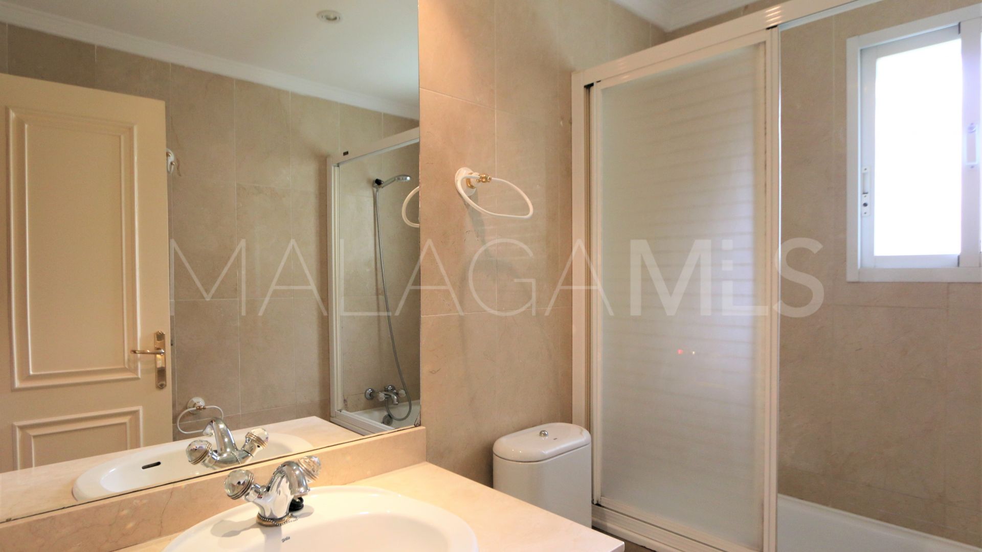 Aloha Gardens, apartamento planta baja for sale with 2 bedrooms