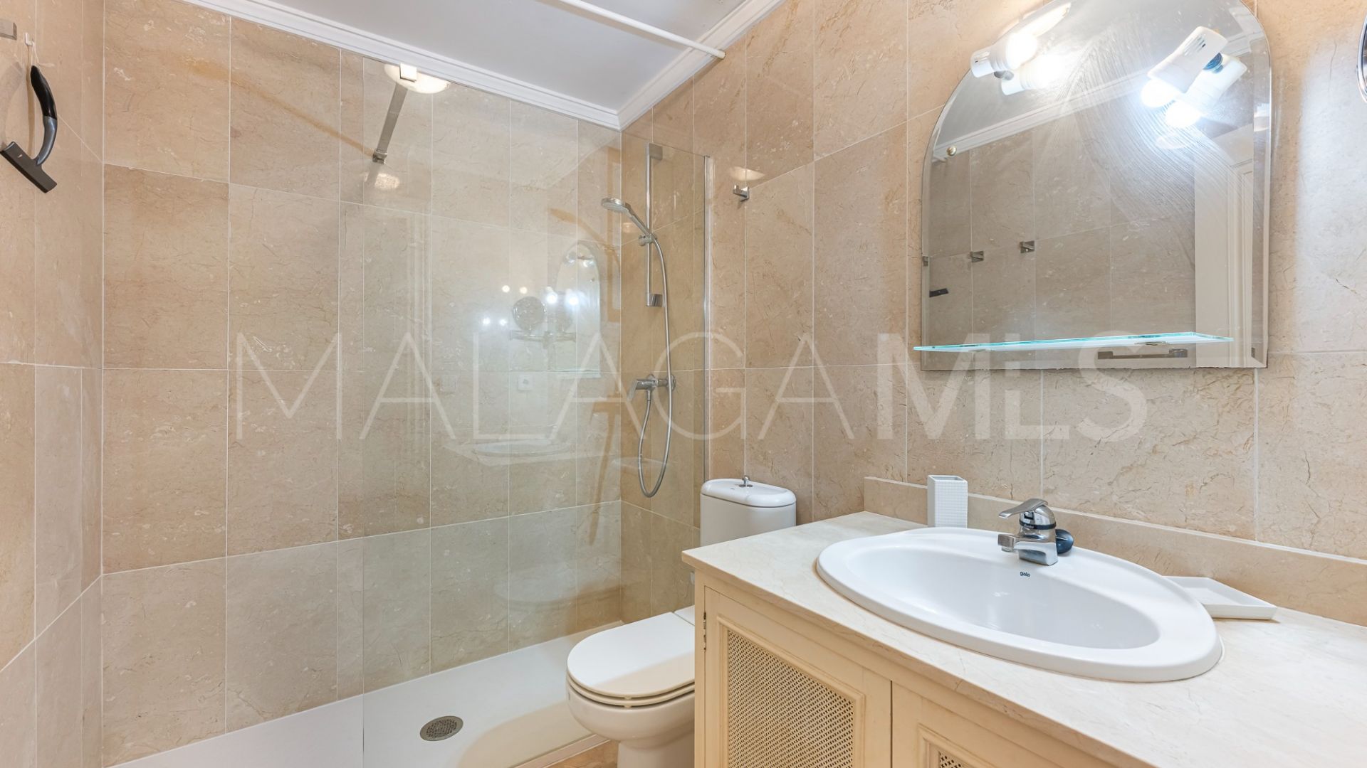 Aloha Gardens, apartamento a la venta de 2 bedrooms