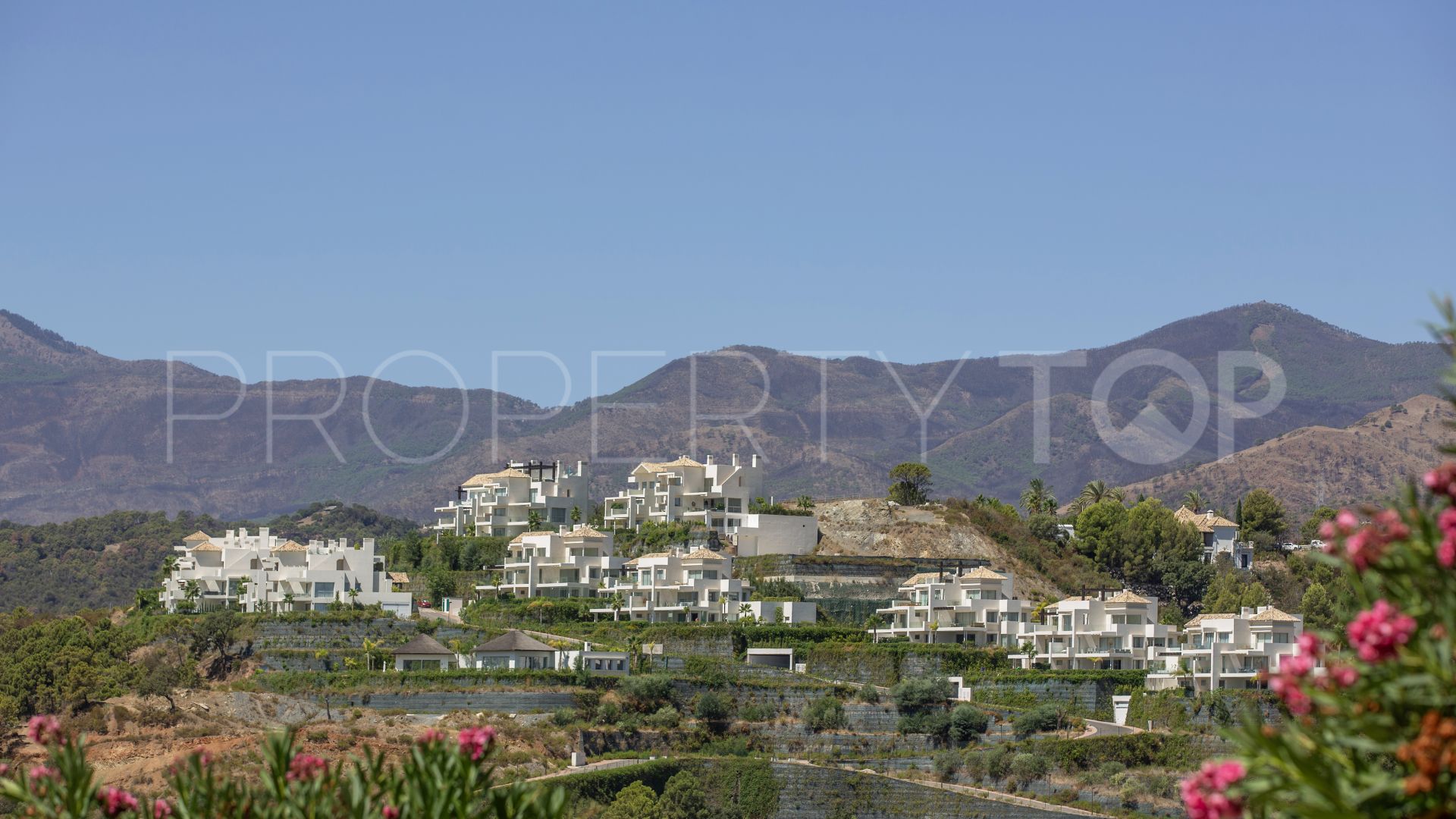 For sale penthouse in Marbella Club Hills with 3 bedrooms
