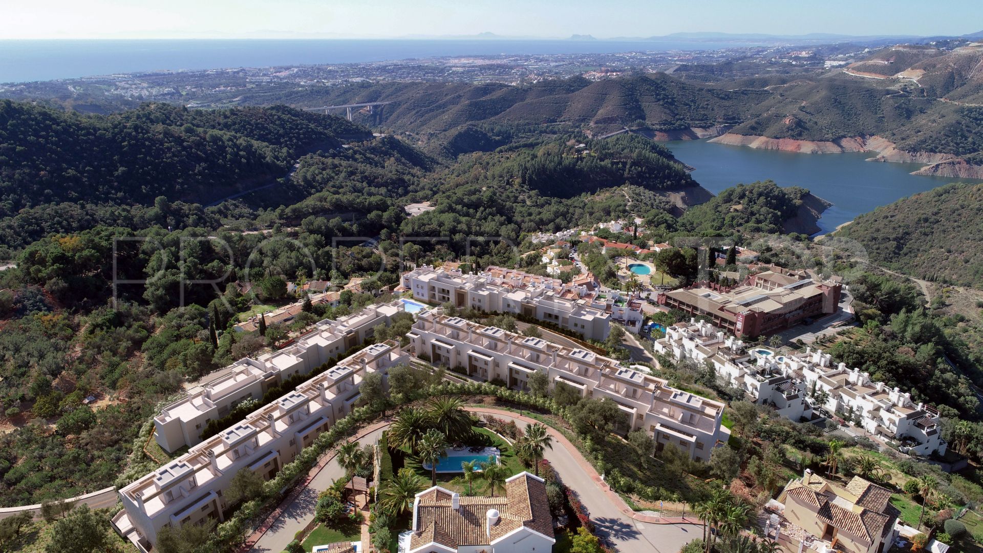 For sale duplex penthouse in Sierra Blanca Country Club with 3 bedrooms