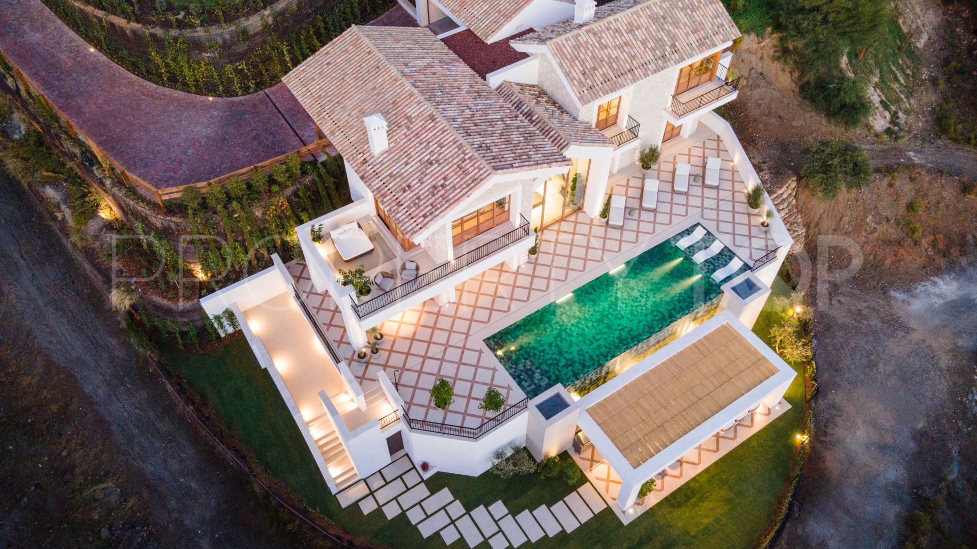 Buy villa with 5 bedrooms in The Hills