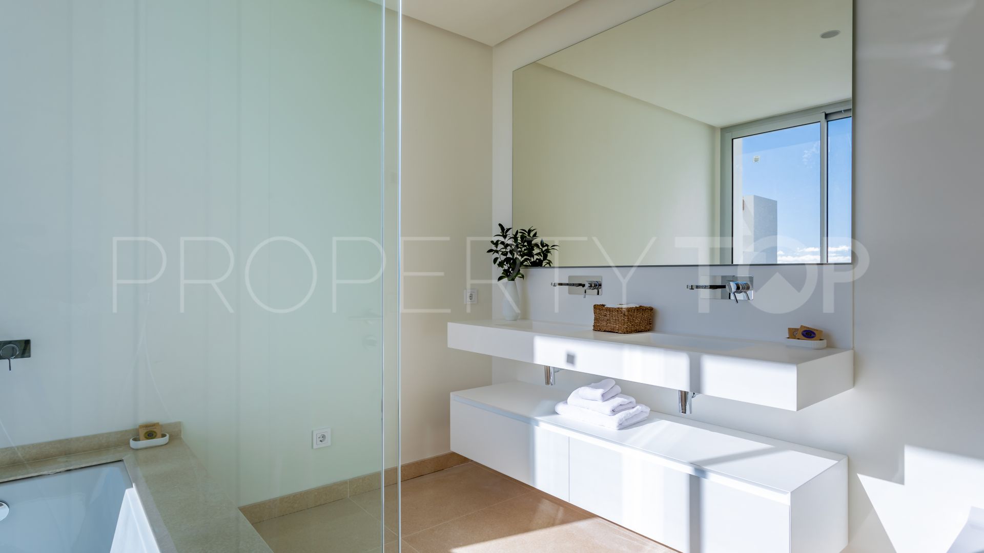 Apartment with 3 bedrooms for sale in Benahavis