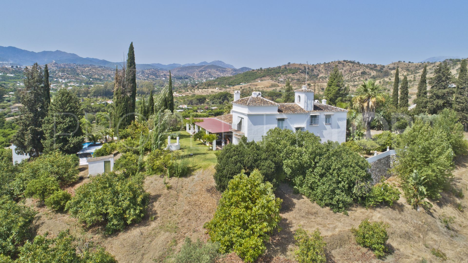 For sale cortijo in Coin with 6 bedrooms