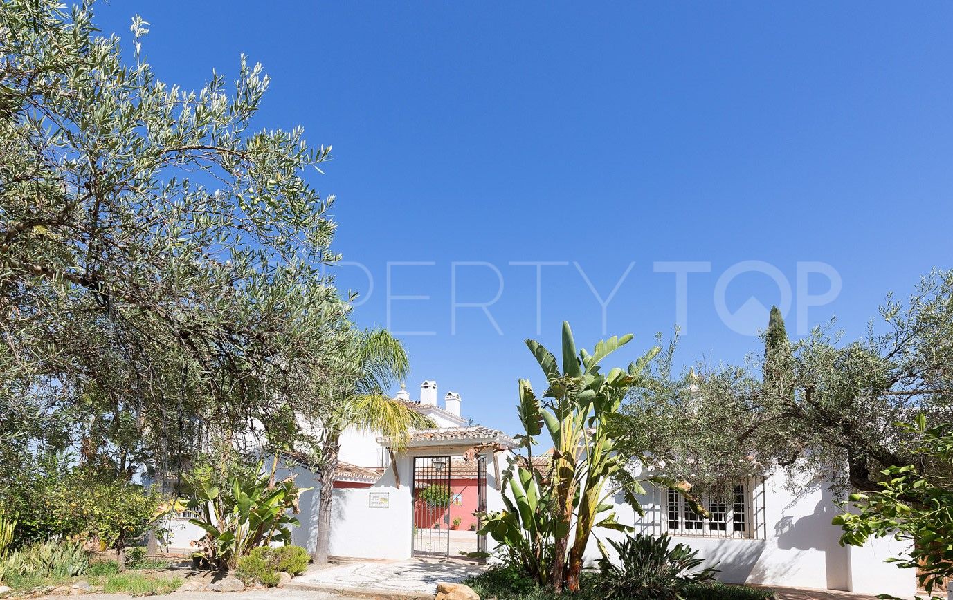 For sale cortijo in Coin with 6 bedrooms