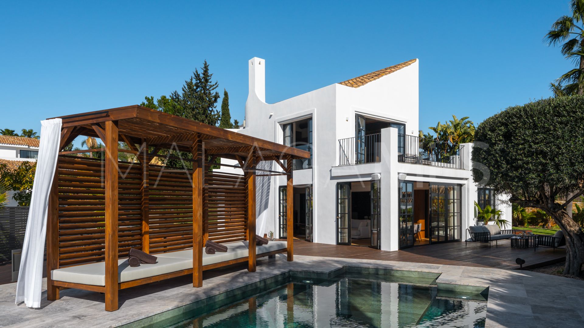 Villa for sale in Nueva Andalucia