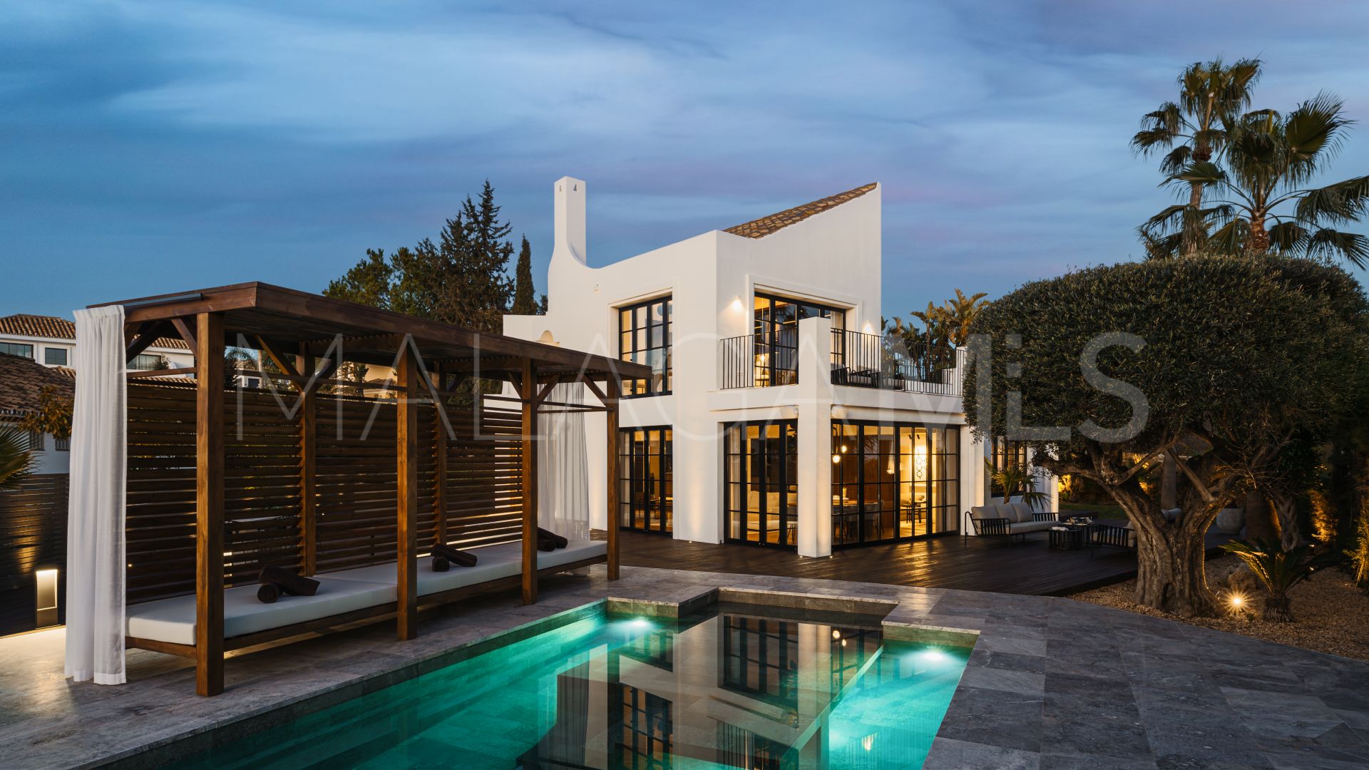 Villa for sale in Nueva Andalucia