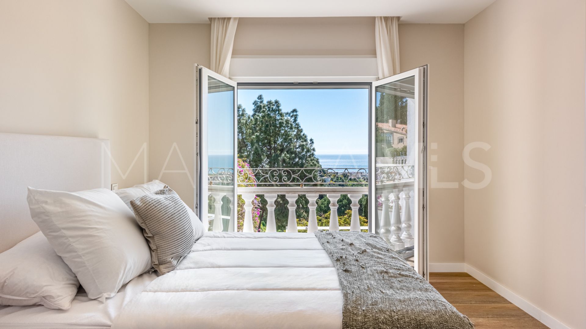 La Montua 5 bedrooms villa for sale